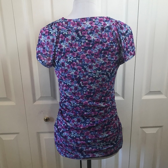 Elle Purple Floral Center Ruched V-Neck Flirty Top - Picture 5 of 6